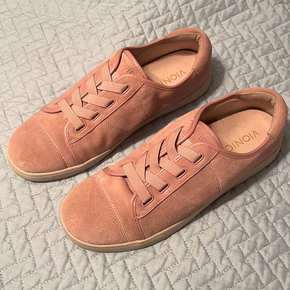 Like new suede vionic pink sneakers
